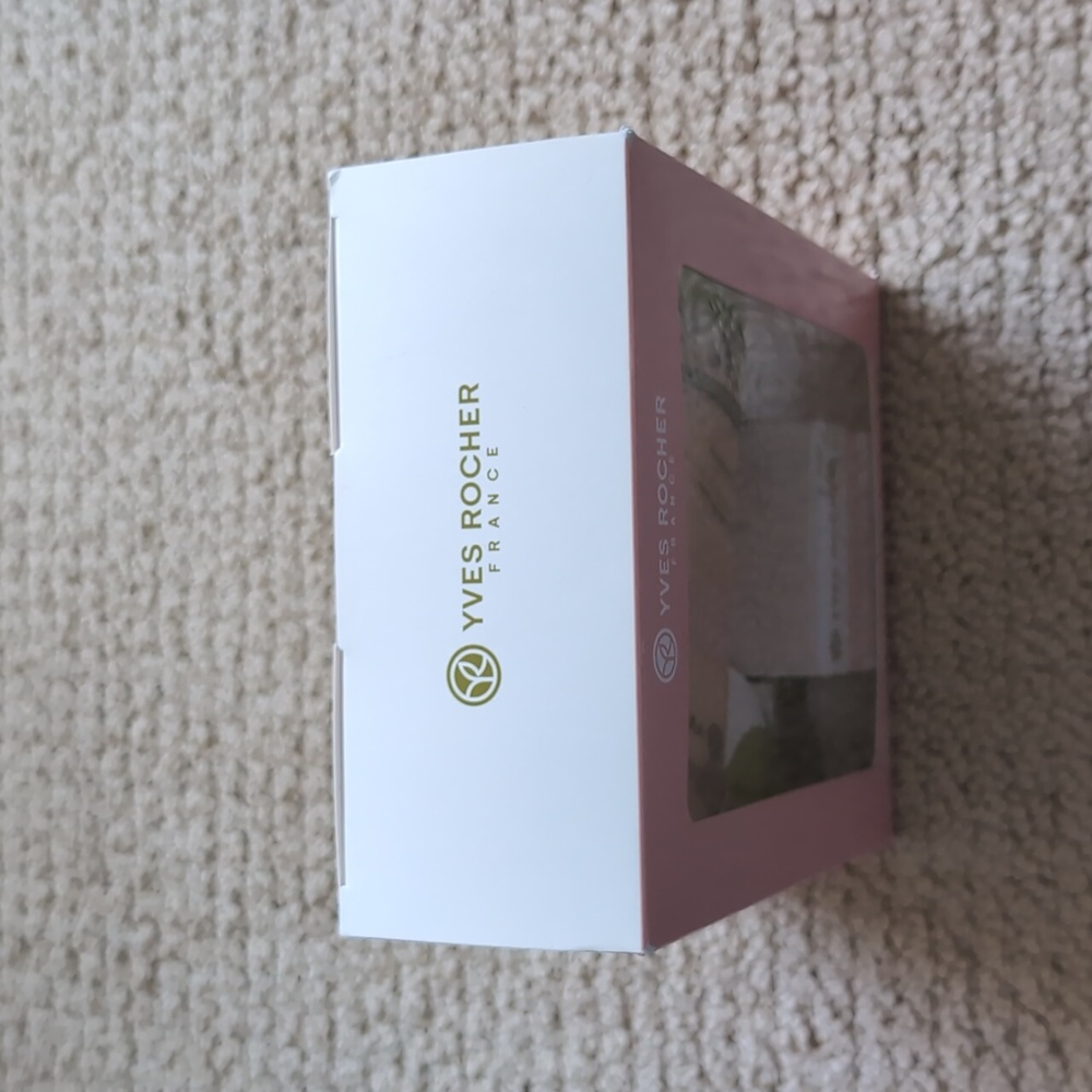 New in box Yves Rocher Sensitive Vegetal Set - Picture 6 of 7